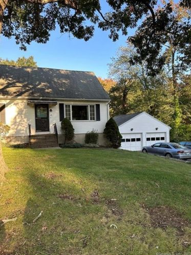 92 Garrigus Ct, Waterbury CT  06716-3104 exterior