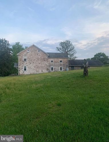 315 Summer Valley Rd, Molino, PA 17961-9148