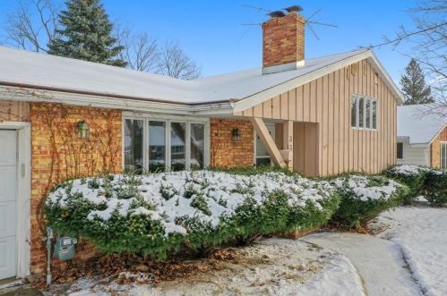 339 Floral Dr, Green Bay, WI 54301-2203