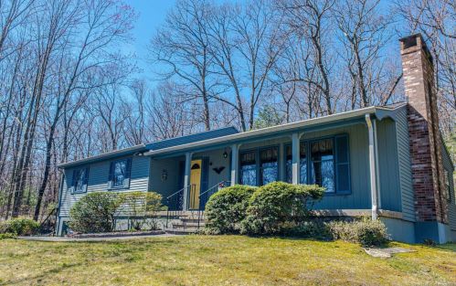 876 Plainville Ave, Farmington, CT 06032-3185