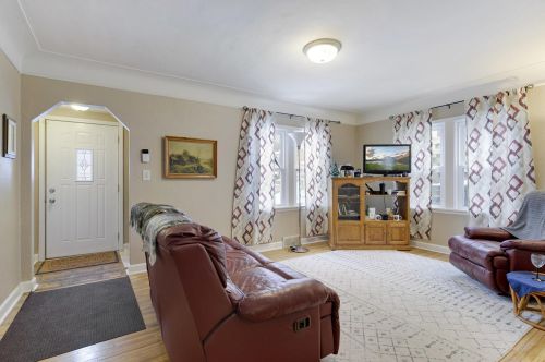 1041 6th St, Saint Paul, MN 55106-4608
