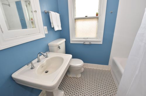 4453 Cramer St, Milwaukee WI 53211-1603 exterior