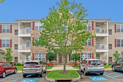 128 Sophee Ln, Lakewood, NJ 08701-6286