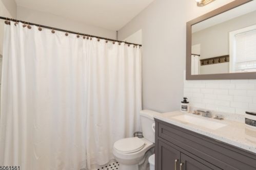 55 Charles St, Roselle Park NJ  07204-2258 exterior