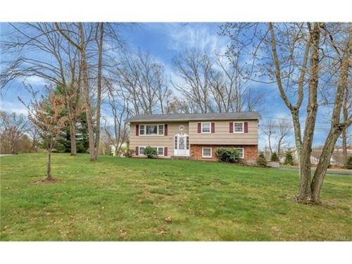 10 Ashwood Dr, Airmont, NY 10901-4216