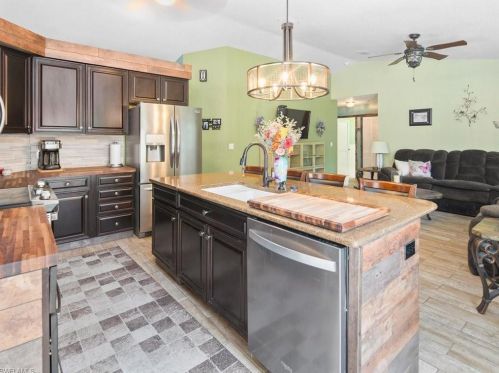2511 6th St, Naples FL  34120-4305 exterior