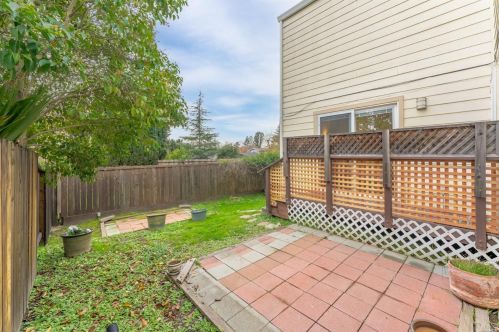 1533 Yardley St, Santa Rosa CA 95403-2397 exterior