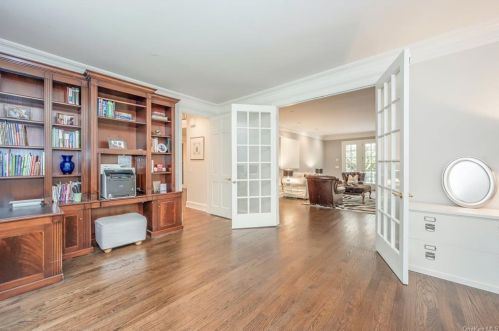 94 Haights Cross Rd, Chappaqua NY  10514-2911 exterior