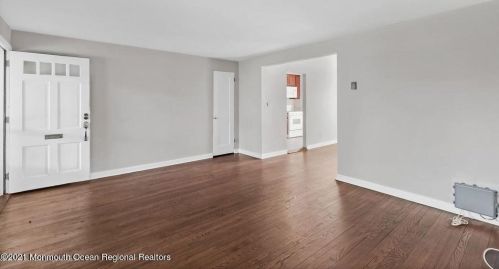 71 Manor Dr, Tinton Falls NJ  07712-2568 exterior