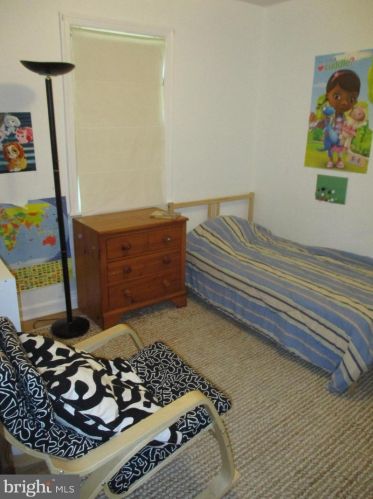 2932 Lawrence Dr, Falls Church VA  22042-1405 exterior