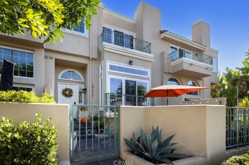 19277 Archfield Ln, Huntington Beach, CA 92648-5511