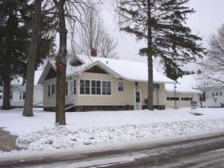 101 Kyes St, Merrill, WI 54452-2615