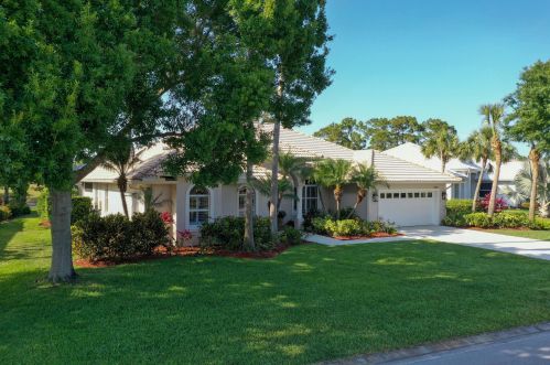 1722 Mockingbird Dr, Fort Pierce FL  34986-2049 exterior