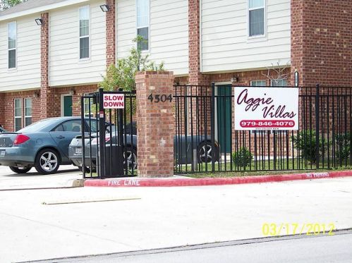 4504 College Main St, Bryan, TX 77801-4057