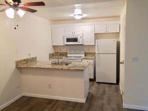 3939 Madison Ave, North Highlands, CA 95660-5066