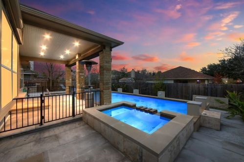 222 Paddington Dr, Uhland, TX 78640-5509