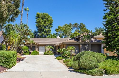 1836 Goldenrod Ln, Vista, CA 92081-5341