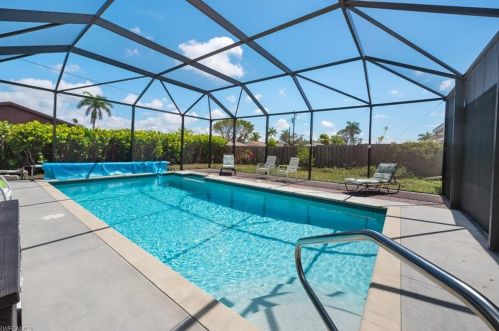 25 4th St, Bonita Springs, FL 34134-7306