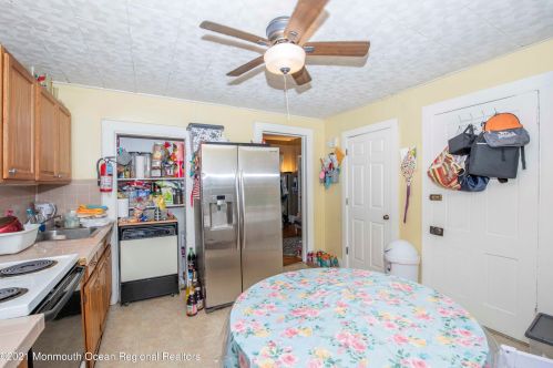 60 Manalapan Ave, East Freehold NJ  07728-1655 exterior