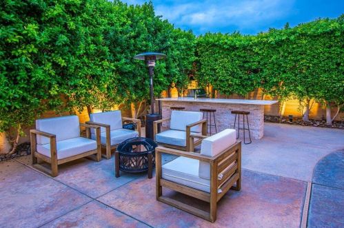 79 Calle Manzanita, Rancho Mirage CA  92270-4140 exterior