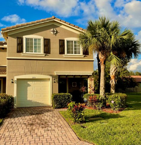 2185 Rockport Rd, Fort Pierce FL  34953-4376 exterior