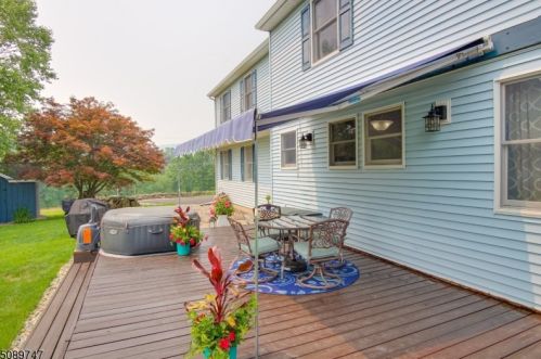 25 Martingale Dr, Wantage NJ  07461-2857 exterior