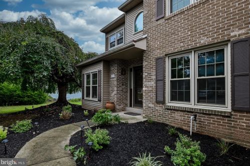 294 Freeland Dr, Collegeville, PA 19426-2680
