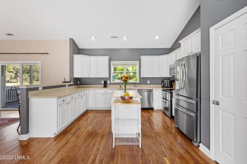 52 Tuscarora Ave, Beaufort SC 29907-1107 exterior