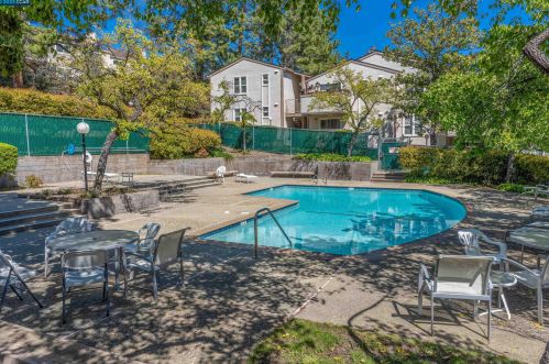 375 Camelback Rd, Concord CA  94523-1366 exterior