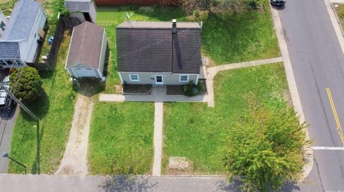 27 Clover Ln, Westbury, NY 11590-2619