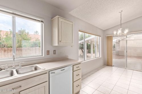 1528 Indian Wells Dr, Chandler AZ  85249-4066 exterior