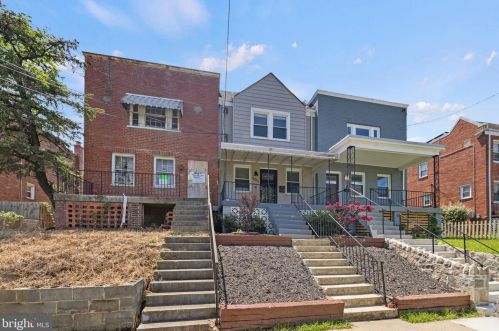 5351 Astor Pl, Washington, DC 20019-6557