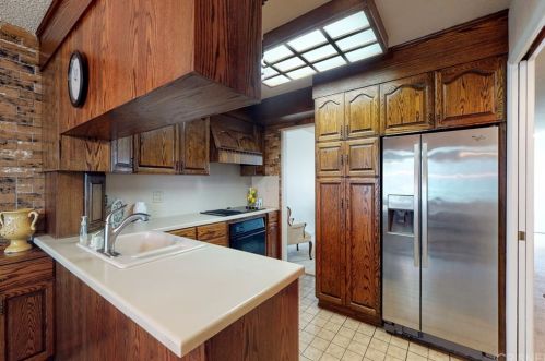 18925 Circle Of The Oaks, Santa Clarita CA  91321-1420 exterior