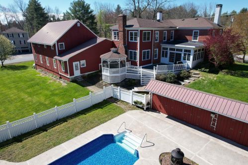 349 Main St, Hampstead, NH 03841-2090