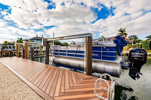 1090 Cara Ct, Marco Island FL  34145-4563 exterior