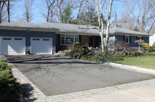 13 Quaker Dr, East Brunswick, NJ 08816-3238