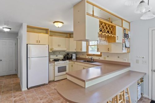 52 Canfield Ave, Warwick RI  02889-8802 exterior