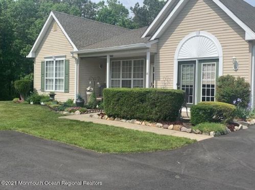 46 Sunnybrook Ln, Lakewood, NJ 08701-5700