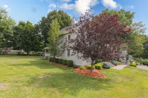 37 Teneyck St, Stony Point, NY 10980-1541