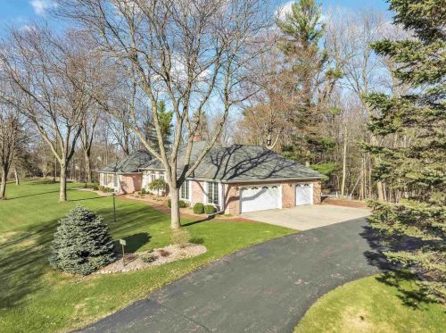 2722 Scotch Pine Trl, Green Bay, WI 54313-7982