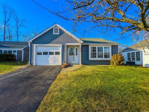 375 Larchmont Ct, Panamoka, NY 11961-2001