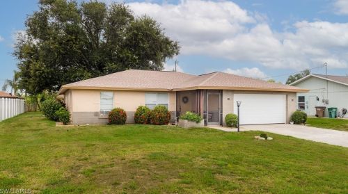 1015 27th Ter, Cape Coral, FL 33904-2923