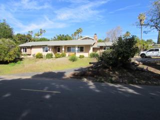 346 Beaumont Dr, Vista, CA 92084-5662