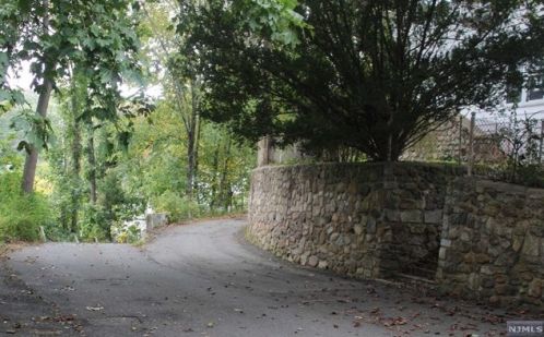 511 Lakeside Blvd, Hopatcong, NJ 07843-1533