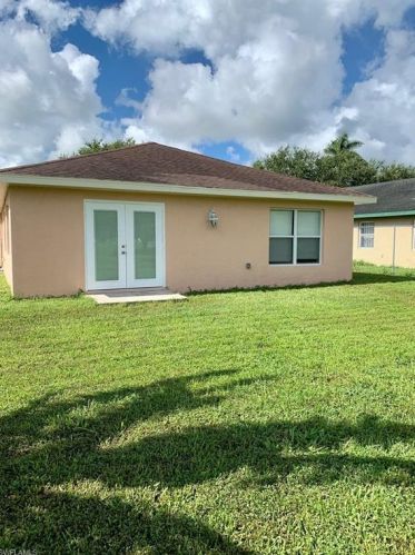 834 Thatcher Blvd, Moore Haven, FL 33471-2075