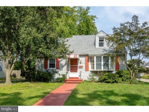 528 Dubois Ave, Barrington, NJ 08007-1012