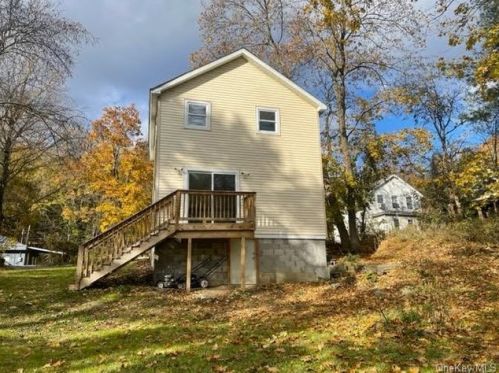 13 Cedar St, Staatsburg, NY 12580-5801