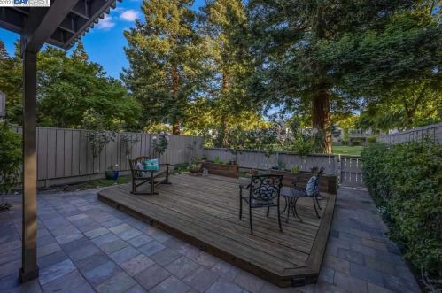 5230 Riverdale Ct, Pleasanton CA  94588-3759 exterior