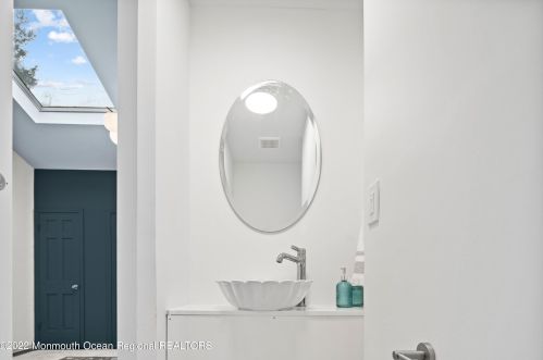 10 Mt Dr, Holmdel Village NJ  07733-1332 exterior