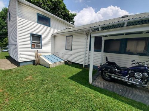 1137 Gibson Ave, South Connellsville PA  15425-4905 exterior